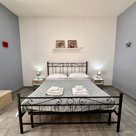 B&B I Tre Santi Napoli Esterno foto