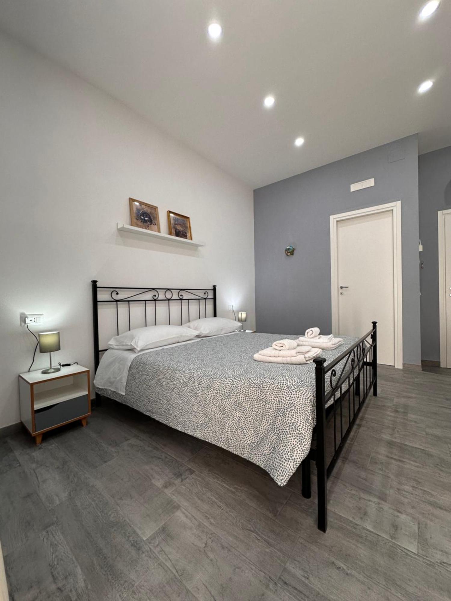 B&B I Tre Santi Napoli Esterno foto
